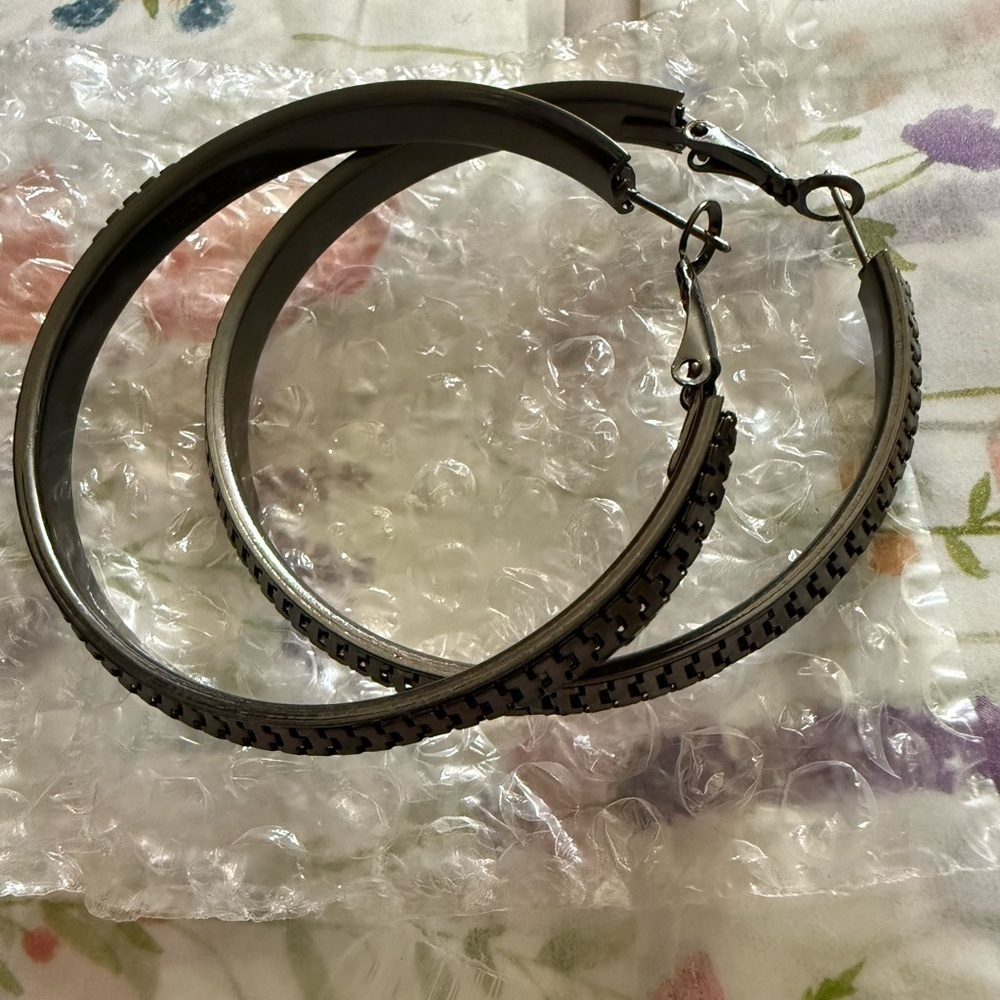 Marlyn Schiff zipper detail hoops